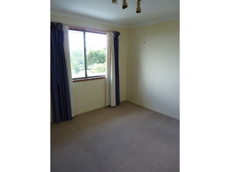 8 Beck Street, Mount Lofty QLD 4350