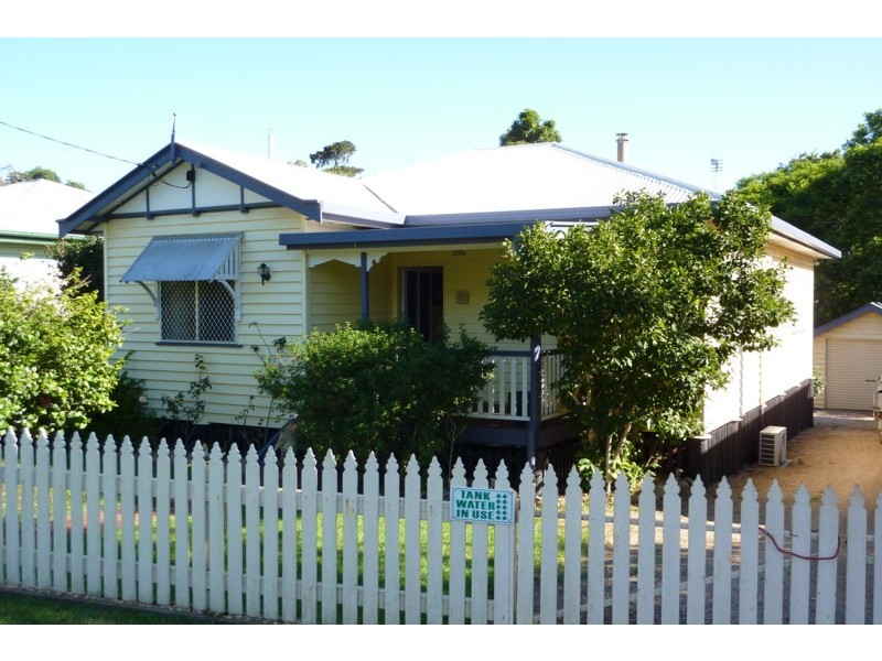 20 Rhyde Street, Mount Lofty QLD 4350