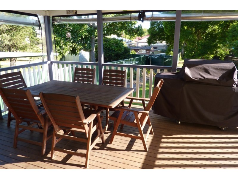 20 Rhyde Street, Mount Lofty QLD 4350