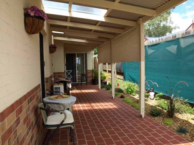 1/2b Llewellyn Street, Centenary Heights QLD 4350