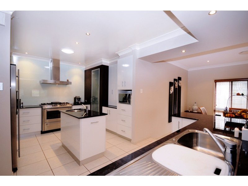 93 Spring Street, Middle Ridge QLD 4350