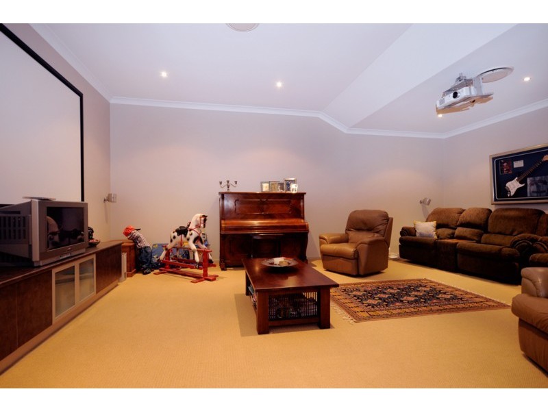 93 Spring Street, Middle Ridge QLD 4350