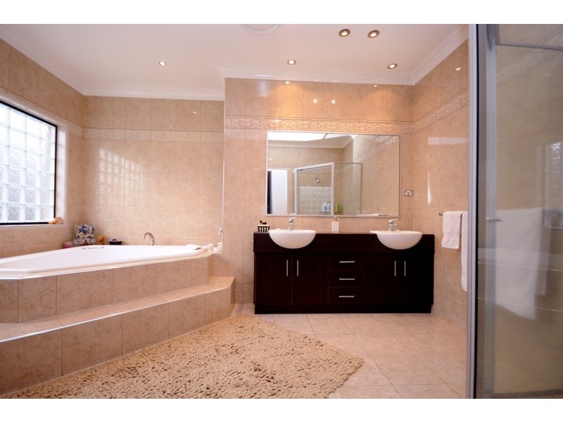 93 Spring Street, Middle Ridge QLD 4350