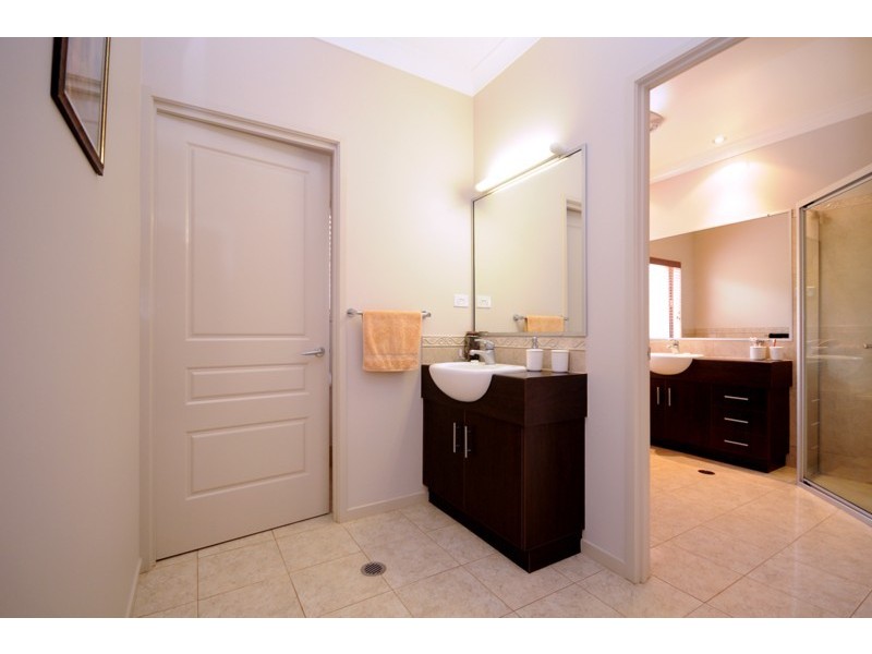 93 Spring Street, Middle Ridge QLD 4350