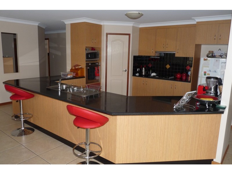 15 Fadden Crescent, Middle Ridge QLD 4350