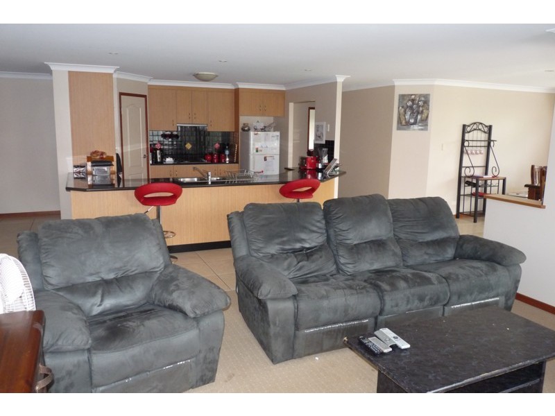 15 Fadden Crescent, Middle Ridge QLD 4350