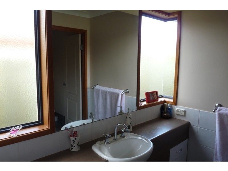 15 Fadden Crescent, Middle Ridge QLD 4350