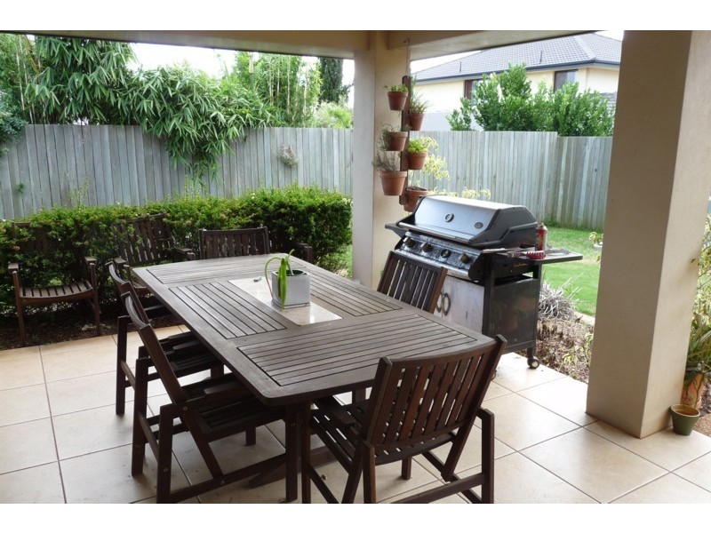 15 Fadden Crescent, Middle Ridge QLD 4350
