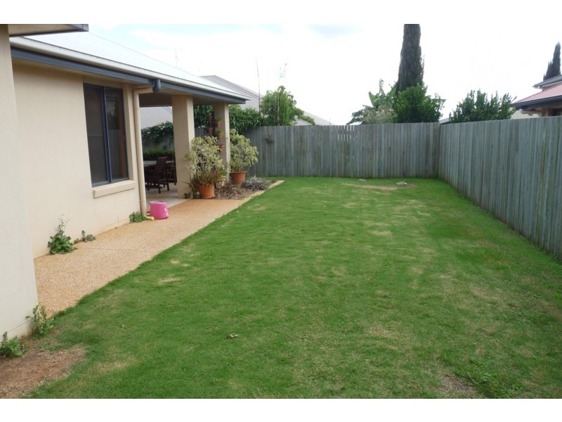 15 Fadden Crescent, Middle Ridge QLD 4350