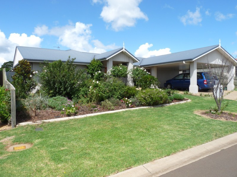 26 Hinchcliffe Drive, Kearneys Spring QLD 4350