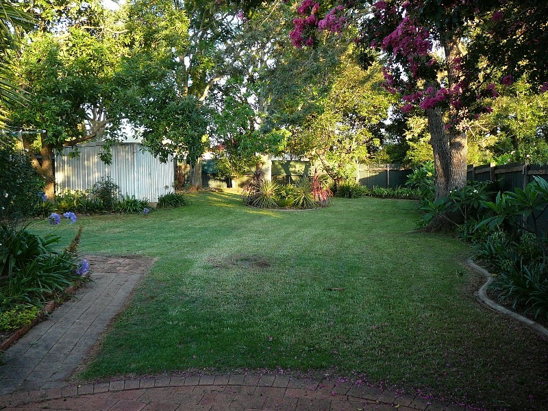 20 Mary Street, Mount Lofty QLD 4350