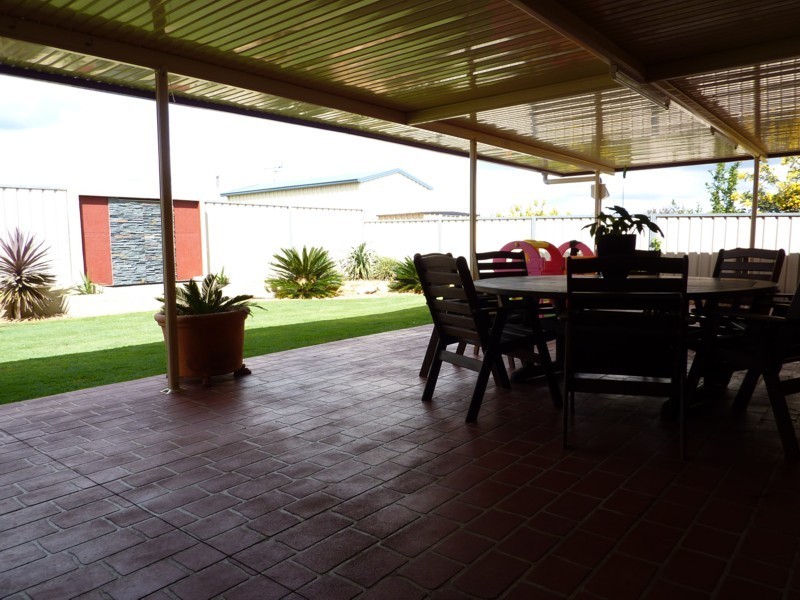 18 Cherokee Drive, Wilsonton QLD 4350