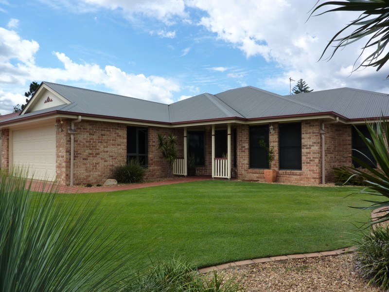 18 Cherokee Drive, Wilsonton QLD 4350