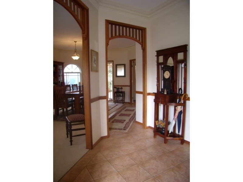 8 Purnawilla Court, Middle Ridge QLD 4350