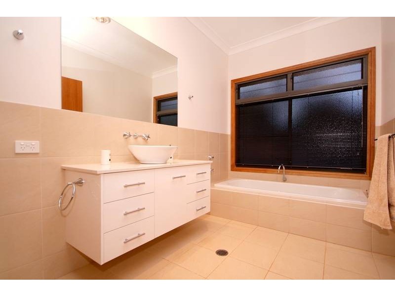 6 Perry Road, Highfields QLD 4352