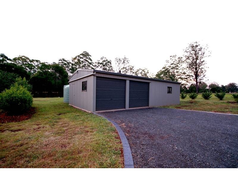 6 Perry Road, Highfields QLD 4352