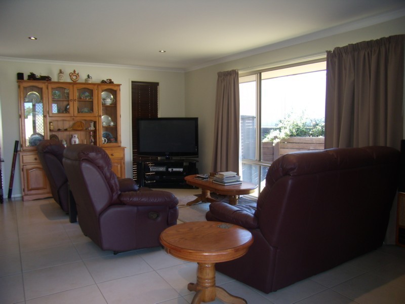 9 Schaefer Court, Westbrook QLD 4350