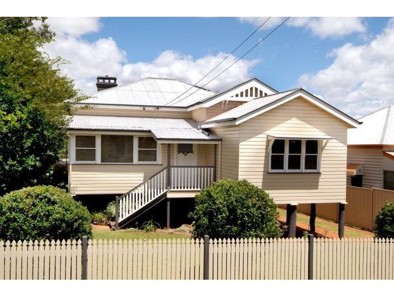 8 Somme Street, North Toowoomba QLD 4350