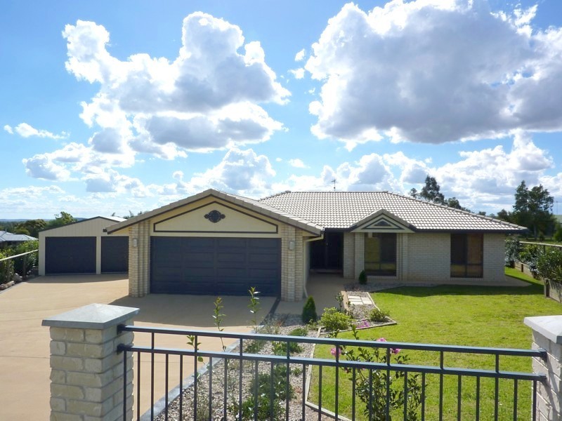 6 Traves Court, Highfields QLD 4352
