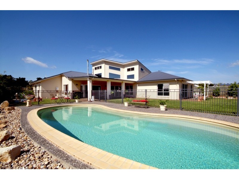 8 Arcadia Court, Highfields QLD 4352