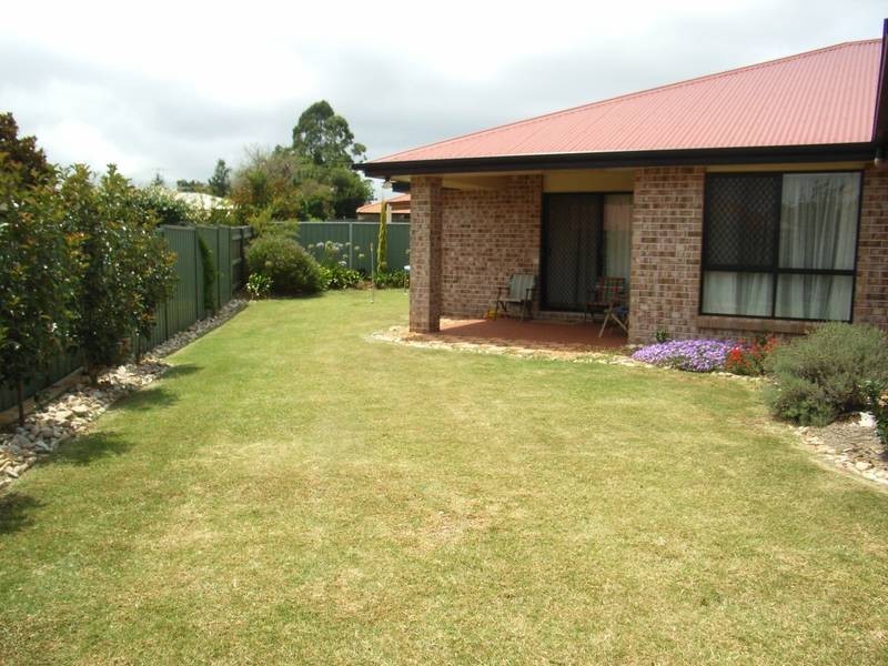 17 Hinchcliffe Drive, Toowoomba QLD 4350