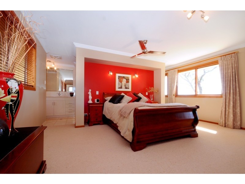 100 Prince Henry Drive, Toowoomba QLD 4350