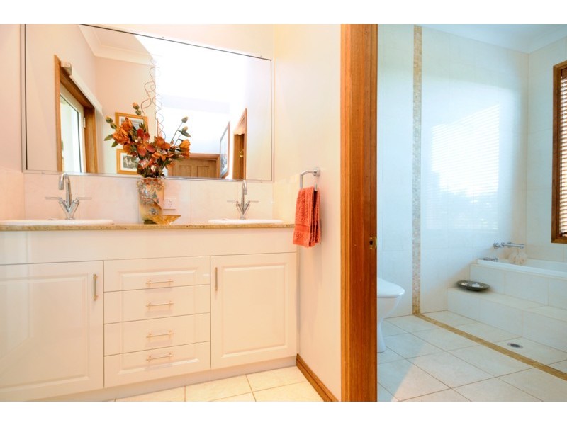 100 Prince Henry Drive, Toowoomba QLD 4350