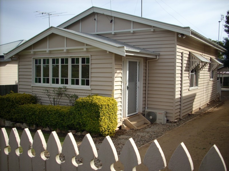 47 Mary Street, Mount Lofty QLD 4350