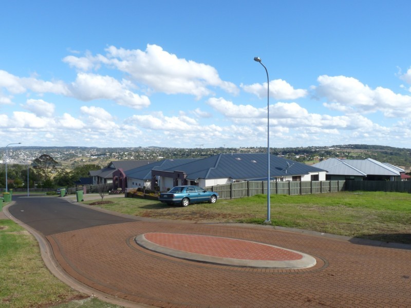 4 Dodson Crescent, Toowoomba QLD 4350