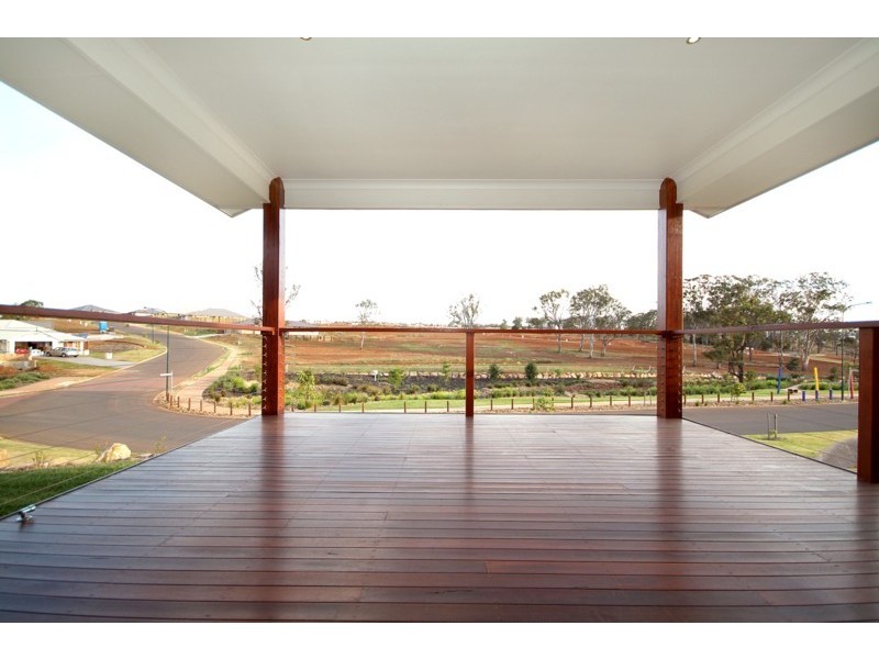 2 Pendrea Close, Highfields QLD 4352