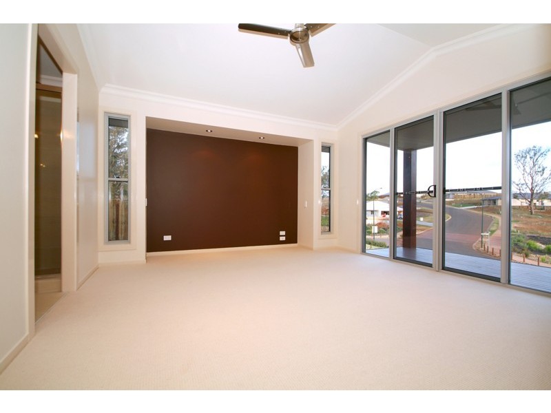 2 Pendrea Close, Highfields QLD 4352