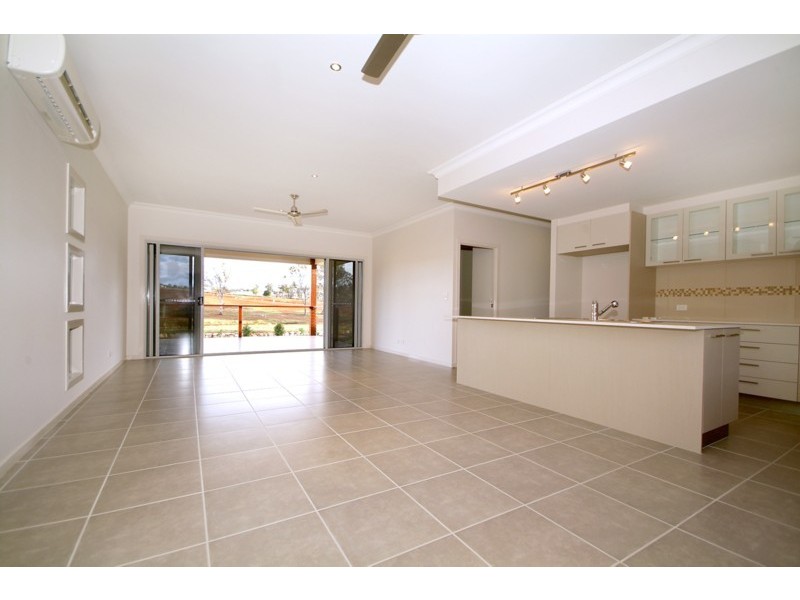 2 Pendrea Close, Highfields QLD 4352