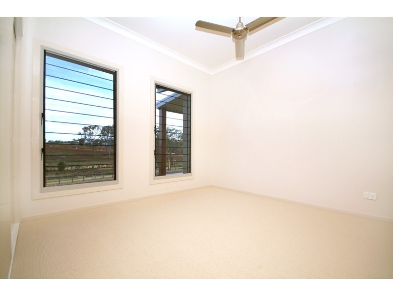 2 Pendrea Close, Highfields QLD 4352