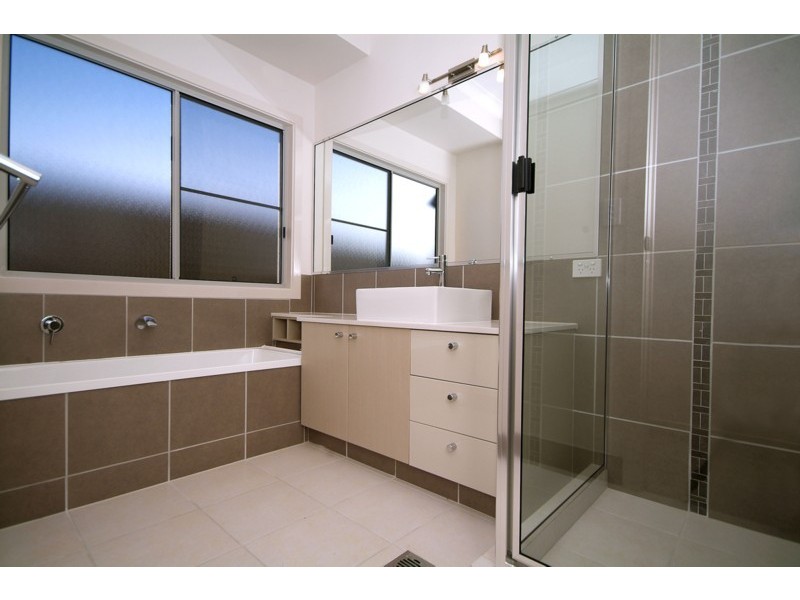 2 Pendrea Close, Highfields QLD 4352