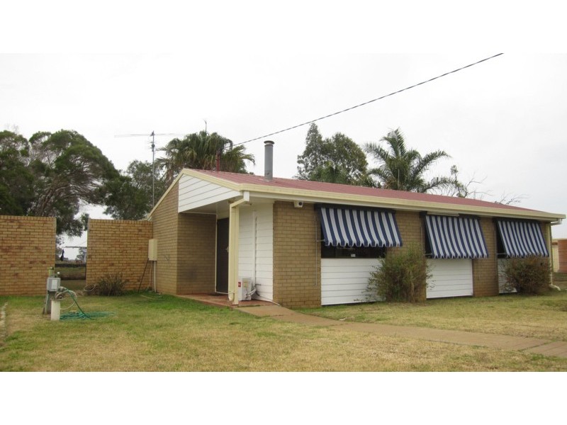 24 Cooper Avenue, Oakey QLD 4401