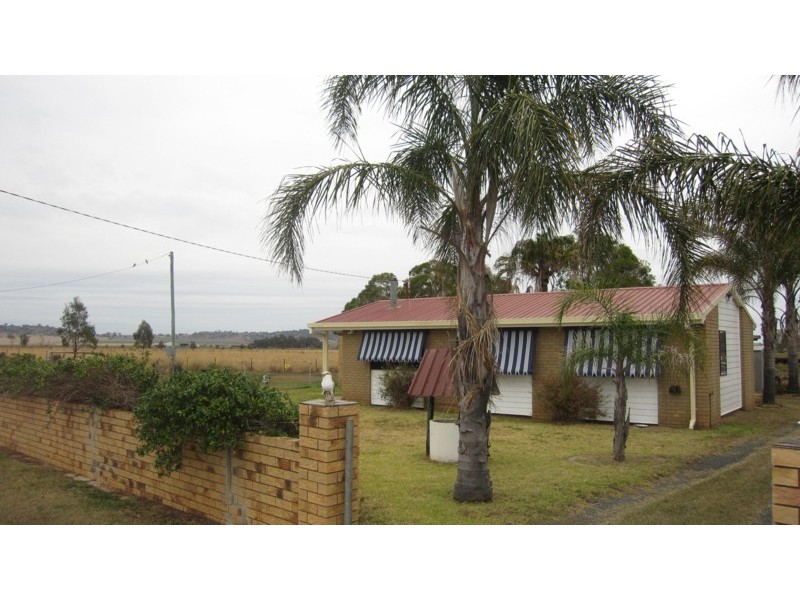 24 Cooper Avenue, Oakey QLD 4401