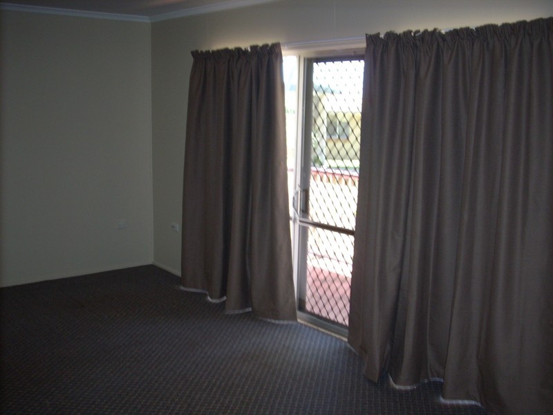 1 Garvey Street, Mount Lofty QLD 4350