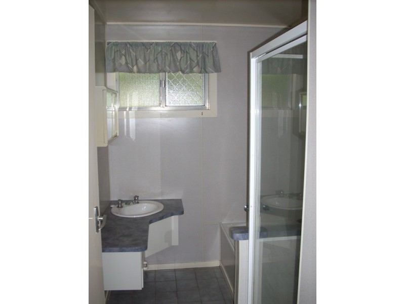 1 Garvey Street, Mount Lofty QLD 4350