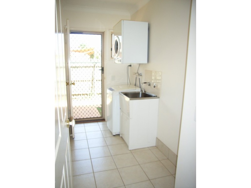 2/239 Nelson Street, Kearneys Spring QLD 4350