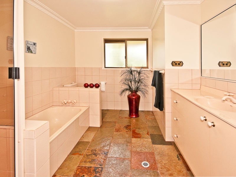 7 Golf Course Drive, Toowoomba QLD 4350