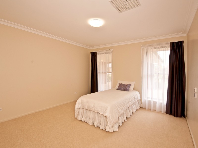 7 Golf Course Drive, Toowoomba QLD 4350