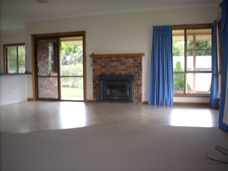 219 Rowbotham Street, Middle Ridge QLD 4350