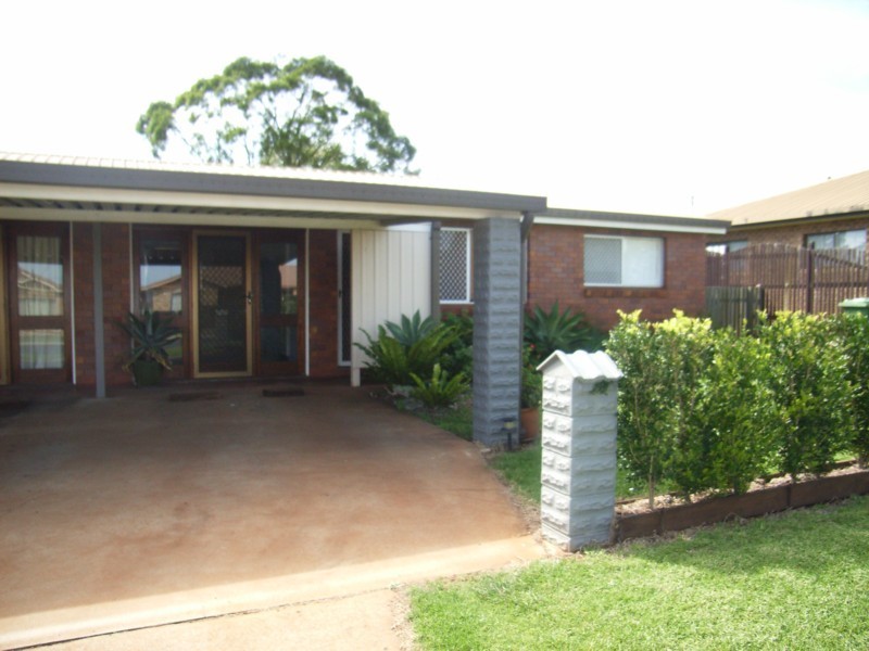 2/4 Florence Street, Athol QLD 4350