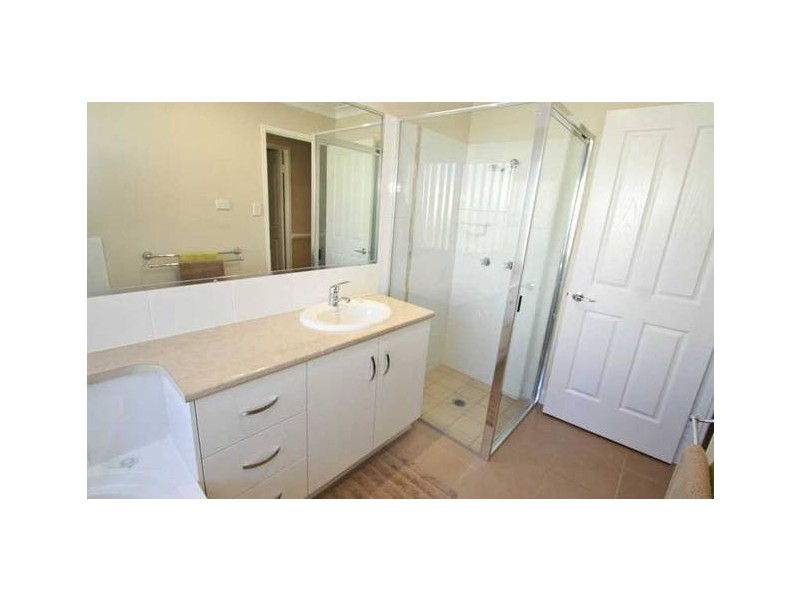 18 Gwenda Drive, Westbrook QLD 4350