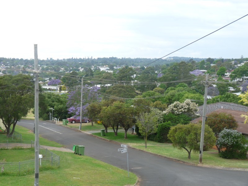 9 Greenbury Street, Rockville QLD 4350