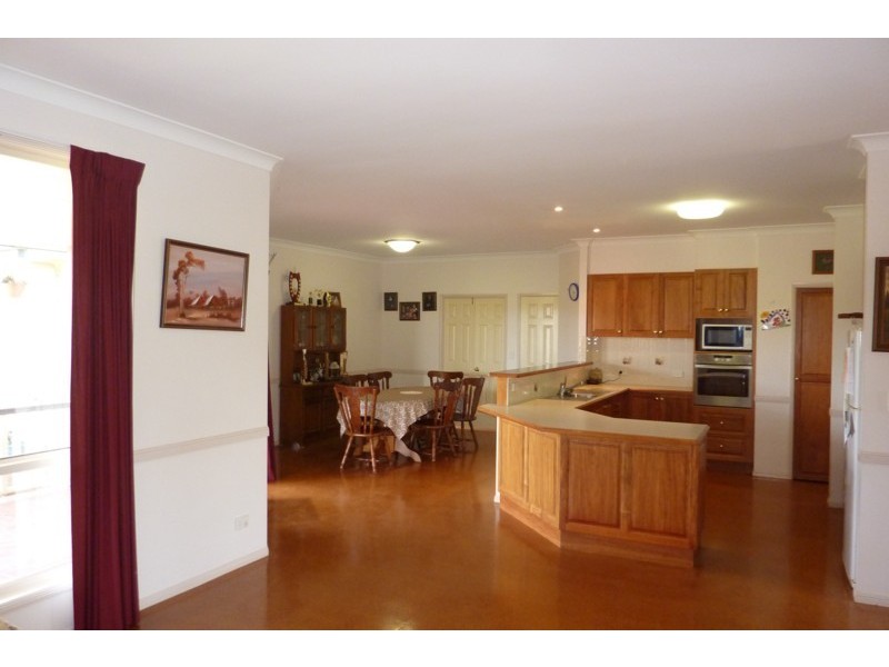 17 Reuchle Road, Toowoomba QLD 4350