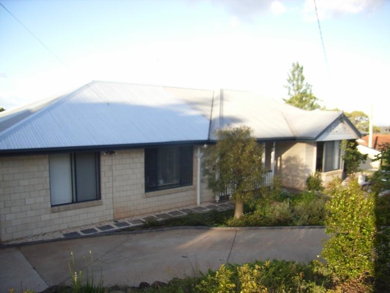 16 Rangeview Road, Toowoomba QLD 4350