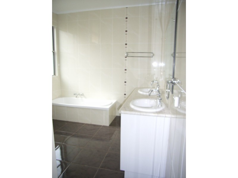 18 Carys Rd, Toowoomba QLD 4350