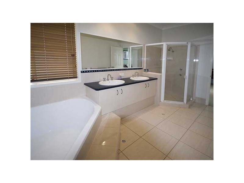 4 Garvan Court, Highfields QLD 4352