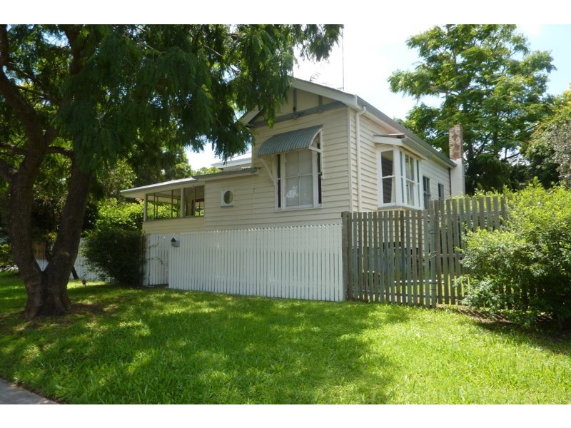 6 John Street, Toowoomba QLD 4350